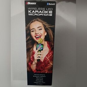 2Boom Wireless LED Karaoke Microphone Color Gold, FM Radio, Echo Effect